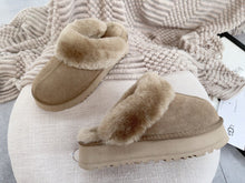 Load image into Gallery viewer, Unisex Winter Furry Shearling Slippers
