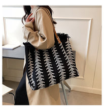 Load image into Gallery viewer, Colorblock Knit Fringed Button Tote Bag
