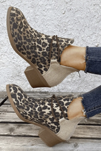 Load image into Gallery viewer, Pointed Toe Square Heel Leopard Boots
