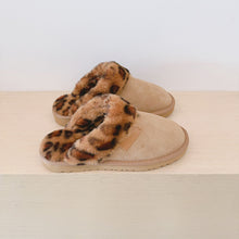 Load image into Gallery viewer, Warm Leopard House Slipper
