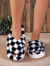 Load image into Gallery viewer, Checkerboard furry slippers
