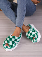 Load image into Gallery viewer, Checkerboard furry slippers
