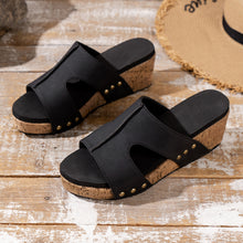 Load image into Gallery viewer, Best Selling Light Sole Stud Sandals
