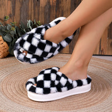 Load image into Gallery viewer, Checkerboard furry slippers
