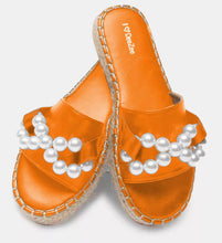 Load image into Gallery viewer, Small Pearl Chain Bow Slippers
