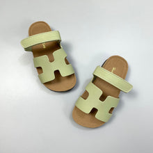 Load image into Gallery viewer, Children&#39;s Non-Slip Soft-Soled Beach Shoes
