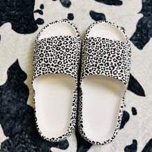 Load image into Gallery viewer, Adult and Kid Leopard Thick Sole Slippers
