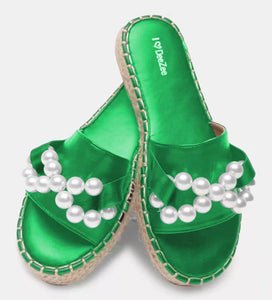 Small Pearl Chain Bow Slippers