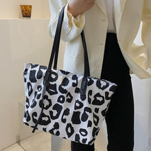 Load image into Gallery viewer, Leopard Print Shoulder Tote Bag
