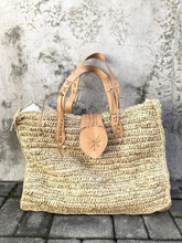 Load image into Gallery viewer, Large Capacity Straw Beach Bag
