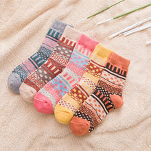 Load image into Gallery viewer, Women&#39;s Winter Thick Socks (5 Pairs)
